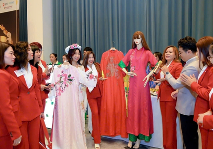 Gìn Giữ Nét Đẹp Áo Dài Việt Bich Ha Collection